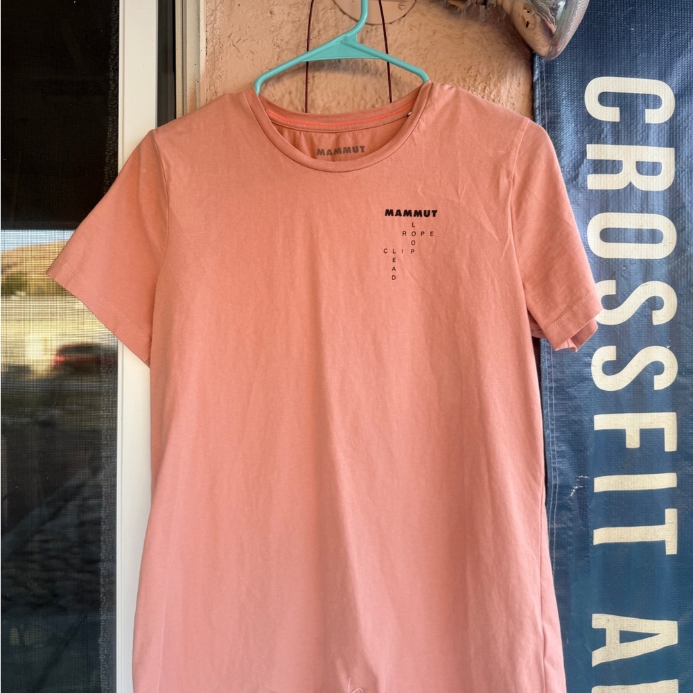 Women’s medium mammut tee shirt